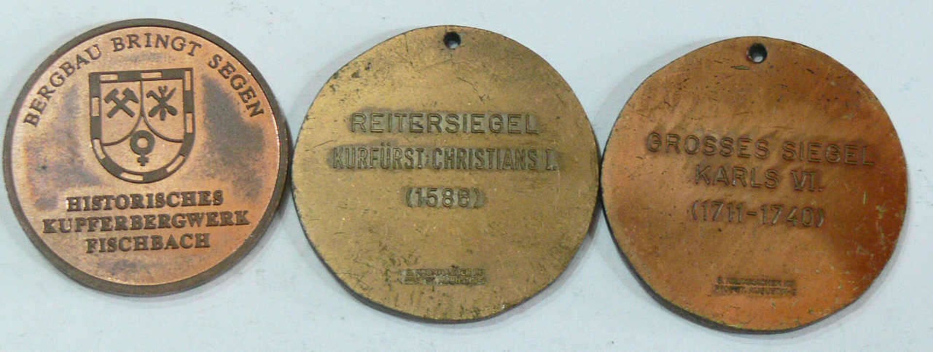 Konvolut Medaillen, bestehend aus: Großes Siegel Karls VI., Reitersiegel Kurfürst Christians I. - Bild 2 aus 2