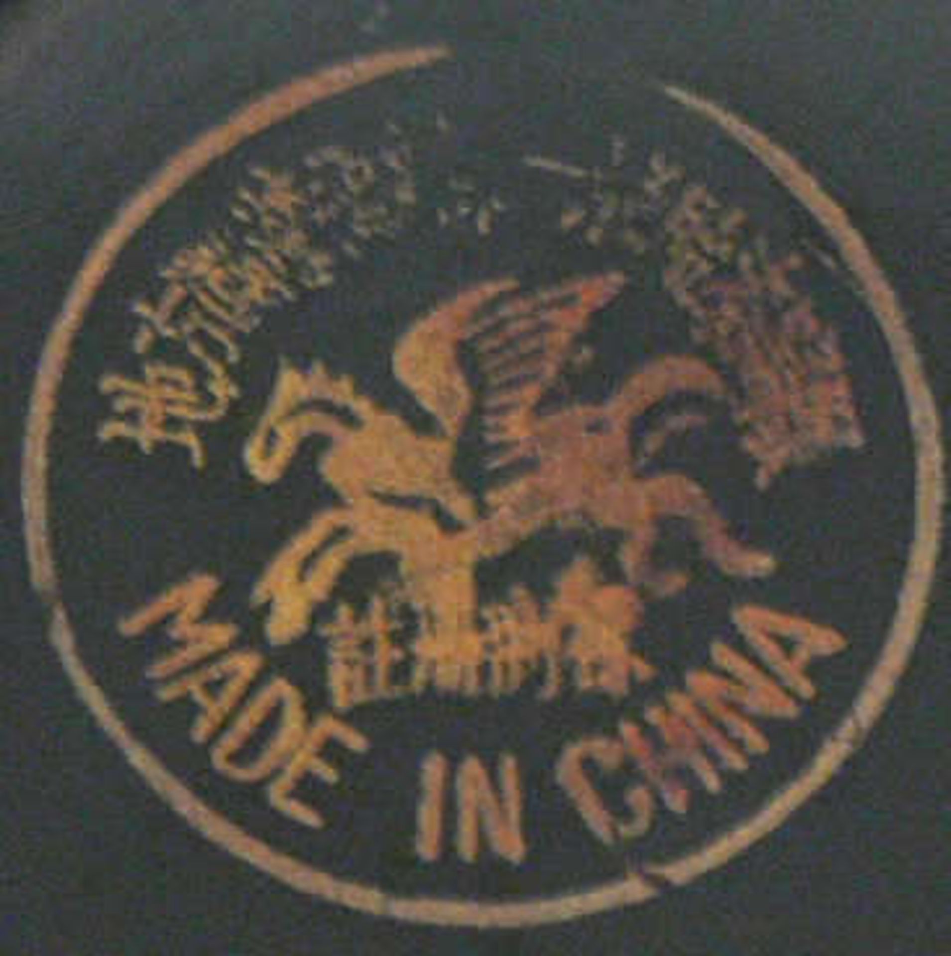 China Teeservice, schwarz-gelackt aus Holz, innen vergoldet. Drachenmotiv, 2. Hälfte des 20. - Bild 2 aus 2