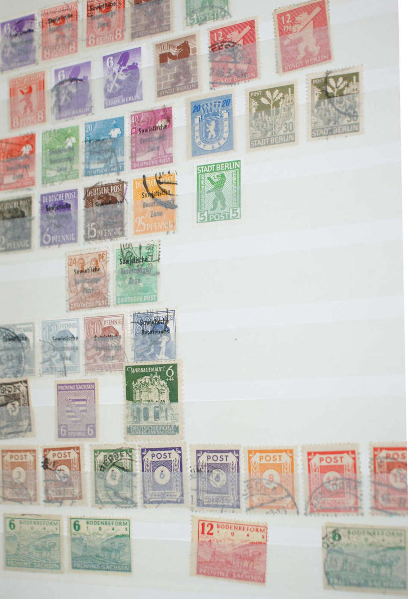 DDR - Briefmarken Dubletten Konvolut, bestehend aus 16 Alben, teilweise schlecht gelagert. - Bild 3 aus 4