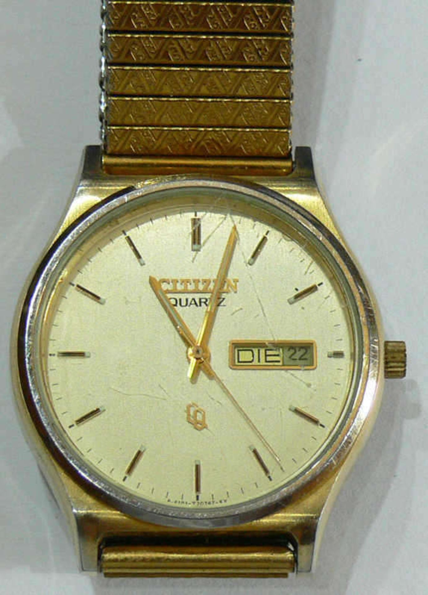 Citizen Quarz Herren - Armbanduhr. Bicolor - Gehäuse und Bicolor - Flexarmband. Goldene