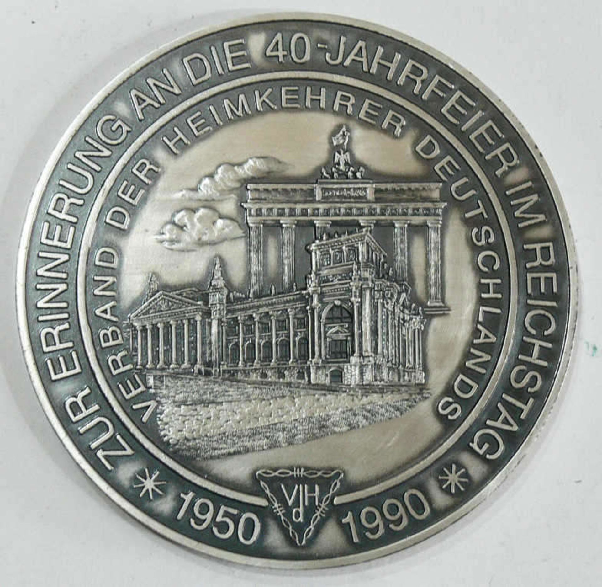 VdH - Medaille zur Erinnerung an die 40-Jahrfeier im Reichstag 1990. Metall. Durchmesser: ca. 80 - Bild 2 aus 2