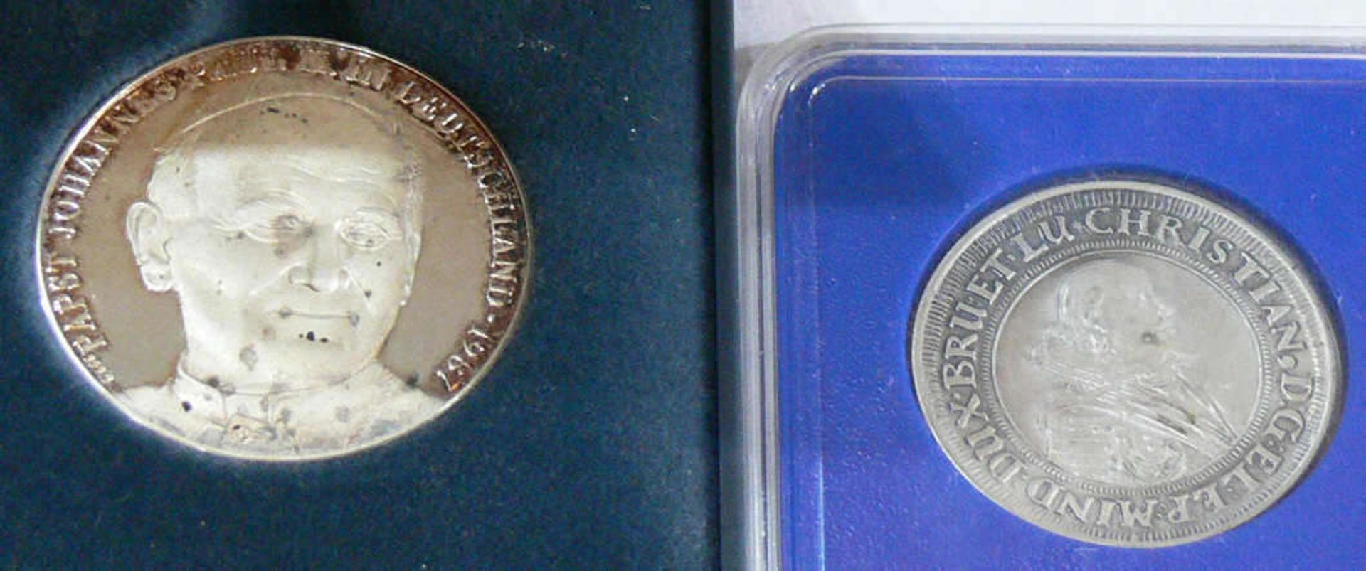 Lot Silbermedaillen, bestehend aus: Medaille Papst Johannes Paul II. in Deutschland und