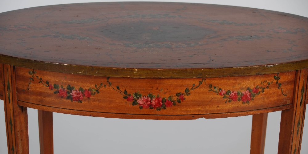 An Edwardian painted satinwood occasional table, the oval shaped top decorated with vignette of a - Image 4 of 5