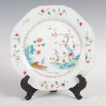 A Chinese porcelain famille rose octagonal shaped plate, Qing Dynasty, decorated with figures and