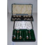 CASED SET OF TWELVE SHEFFIELD SILVER ART DECO STYLE TEASPOONS AND TONGS, TOGETHER WITH A CASED SET