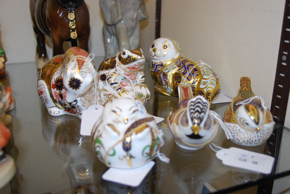 SIX ASSORTED ROYAL CROWN DERBY ANIMAL FIGURES TO INCLUDE ROCKY MOUNTAIN BEAR, OLD IMARI FROG,