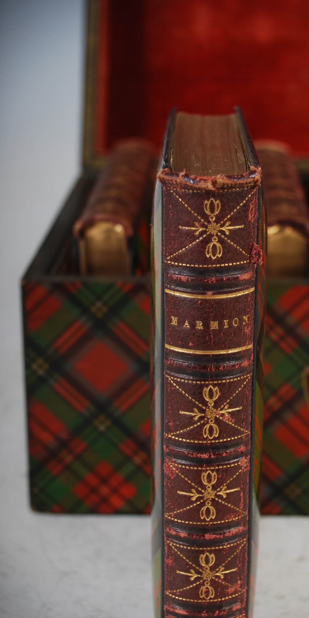 A 19th century tartan ware box containing six tartan ware bound volumes of Scott's Poetical Works, - Image 7 of 16