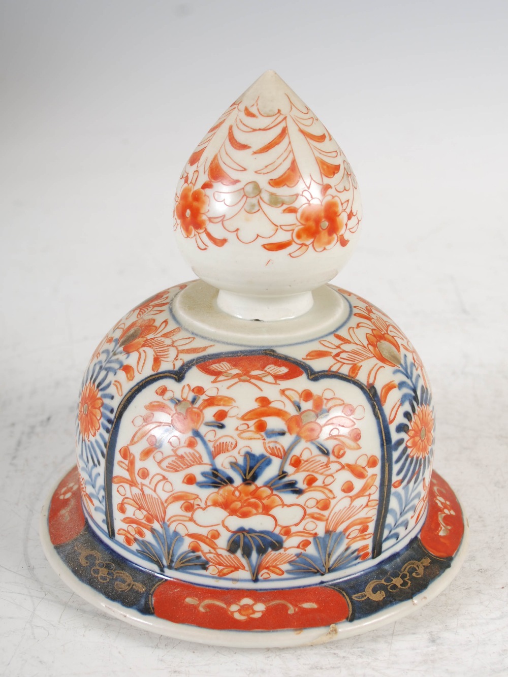 A pair of Japanese Imari porcelain jars and covers, Meiji Period, 39cm high - Image 14 of 15