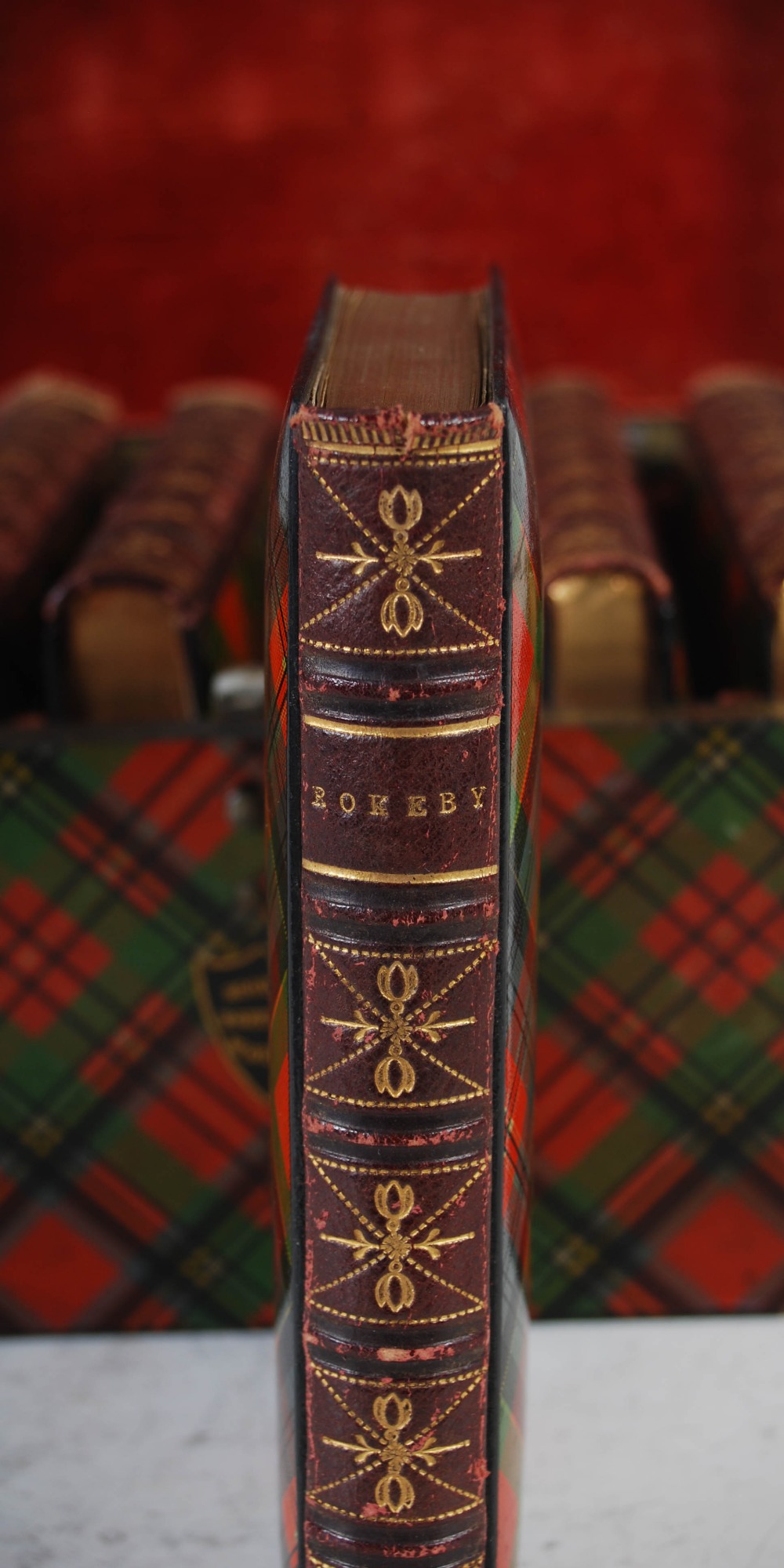 A 19th century tartan ware box containing six tartan ware bound volumes of Scott's Poetical Works, - Image 11 of 16