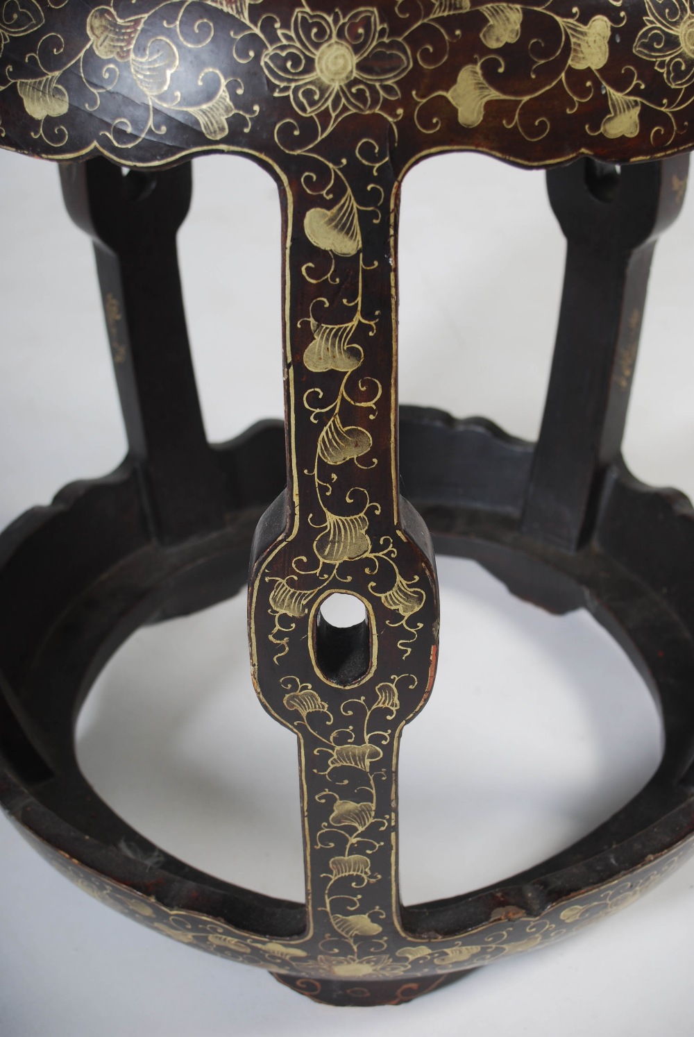A Chinese lacquered drum shaped stool, Qing Dynasty, decorated with a circular panel of figures - Image 3 of 5