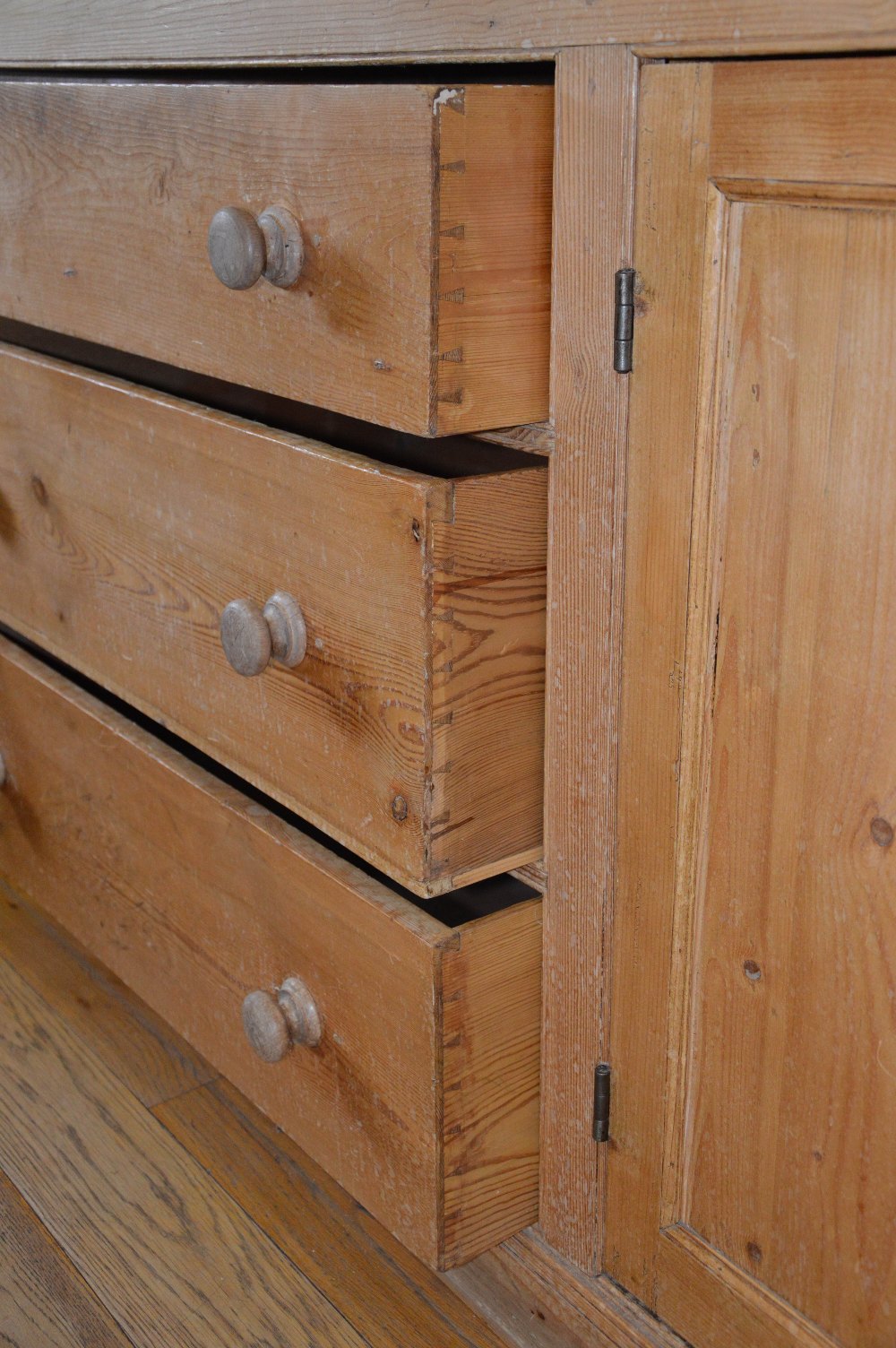 A late 19th/early 20th century pine country house kitchen dresser, the upper section with moulded - Image 4 of 5