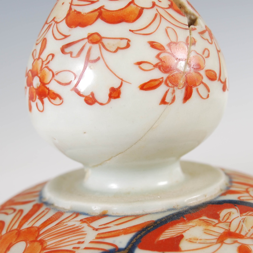 A pair of Japanese Imari porcelain jars and covers, Meiji Period, 39cm high - Image 8 of 15
