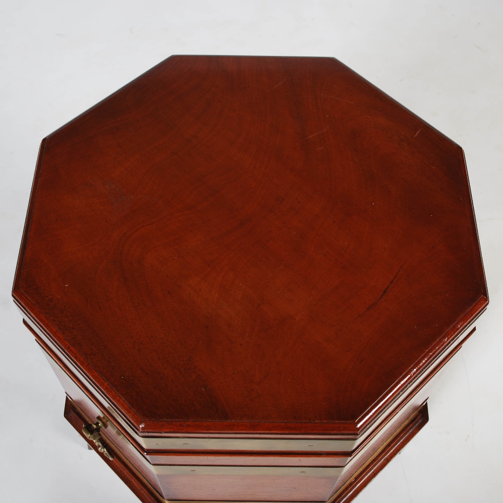 A reproduction George III mahogany and brass bound octagonal shaped wine cooler, the hinged cover - Image 3 of 5