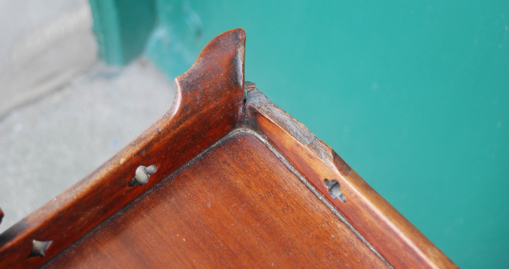 A 19th century mahogany tray top occasional table, the rectangular tray top with a pierced gallery - Image 4 of 5