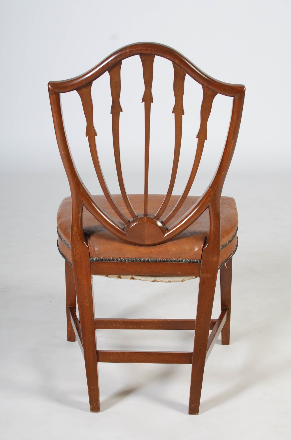 A set of ten early 20th century mahogany Hepplewhite style dining chairs, the shield shaped backs - Image 4 of 6