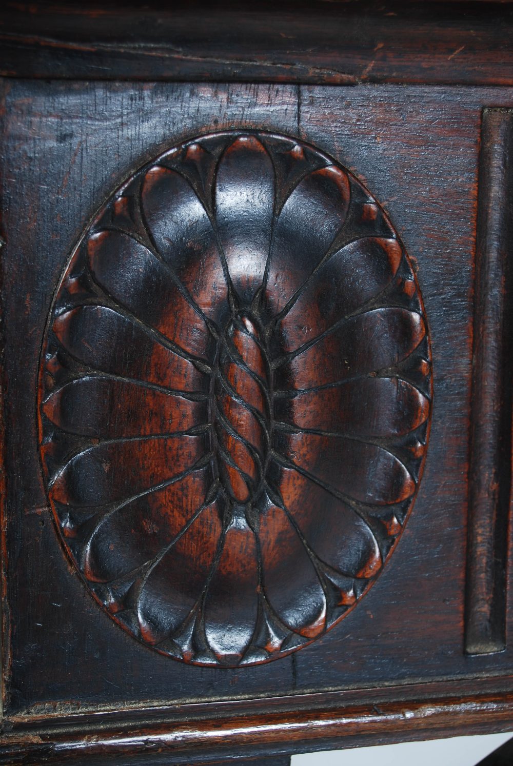 An early 20th century George III style mahogany serving table, the rectangular top with an oval - Image 4 of 7