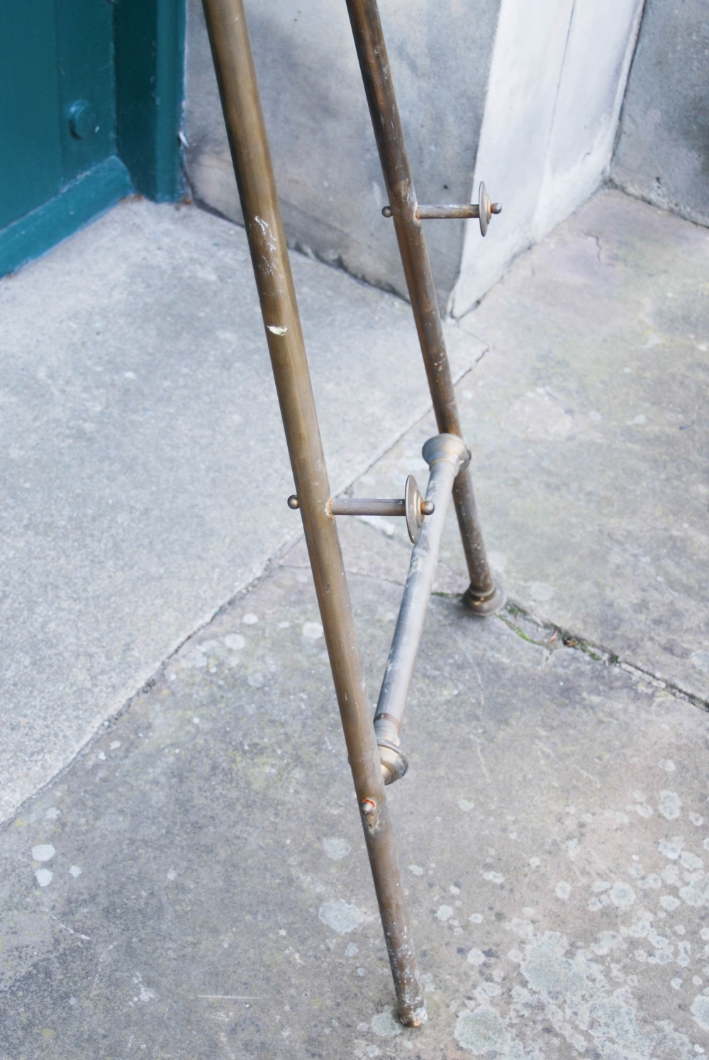 An early 20th century brass easel, 149cm high x 59cm wide. - Image 4 of 4