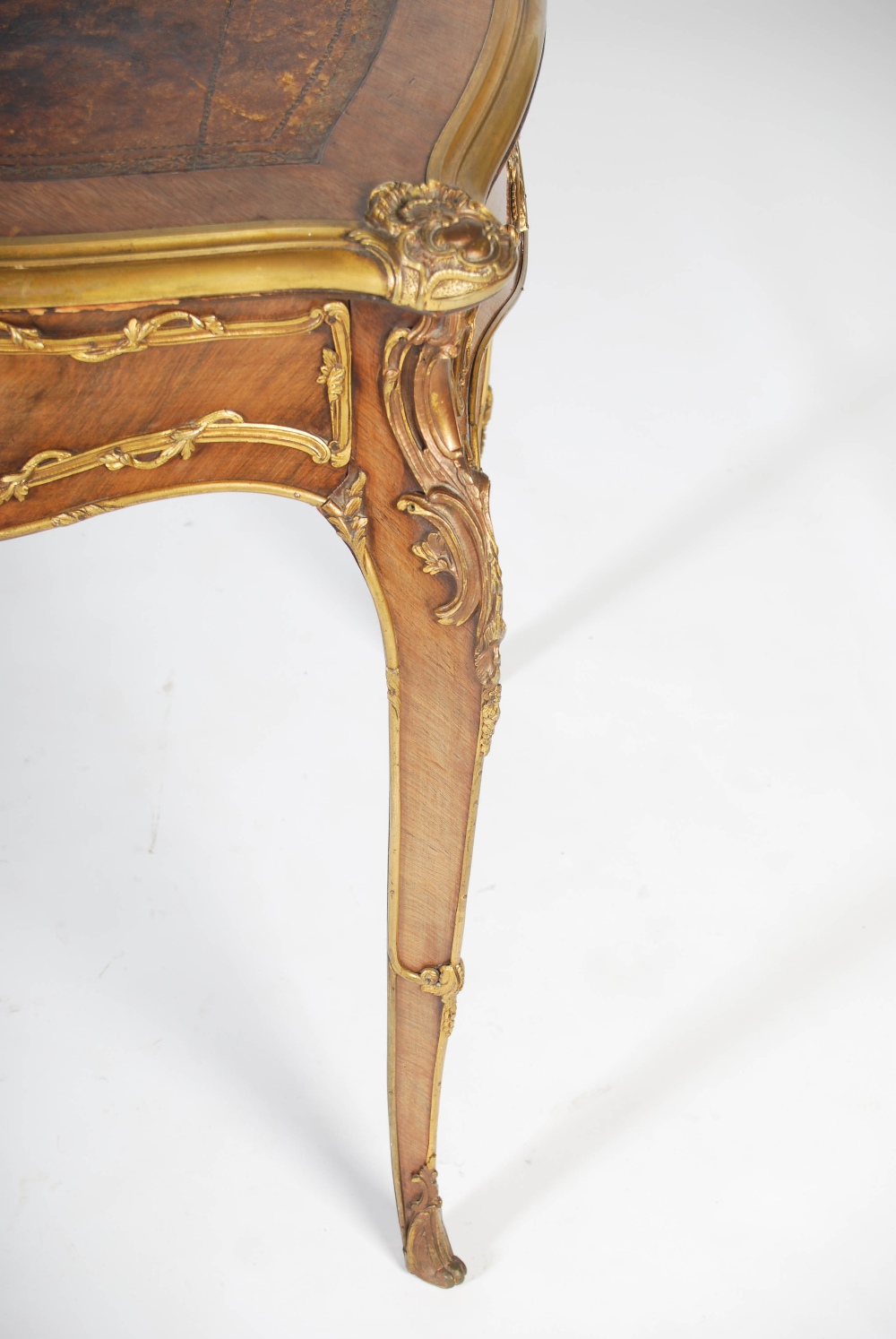 A late 19th century Continental kingwood and gilt metal mounted bureau plat in the Louis XV style, - Image 5 of 6