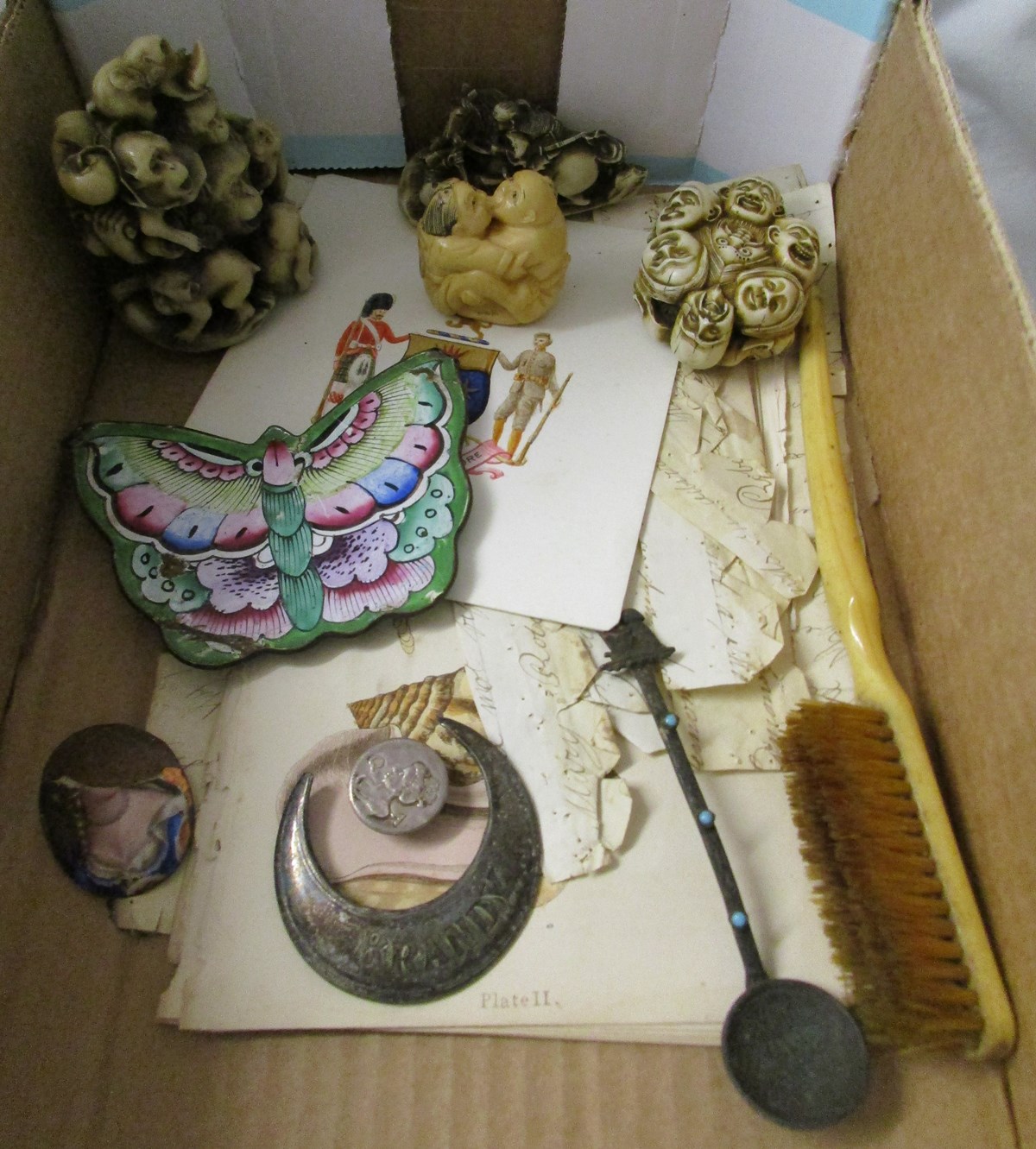 Box of interesting Oriental items to include erotic Netsuke