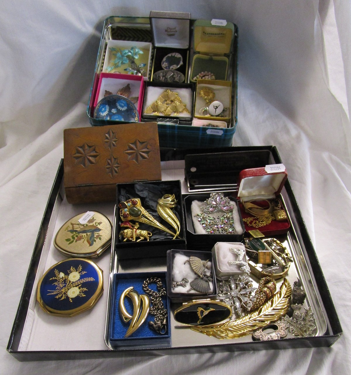 Collection of costume jewellery, compacts, etc