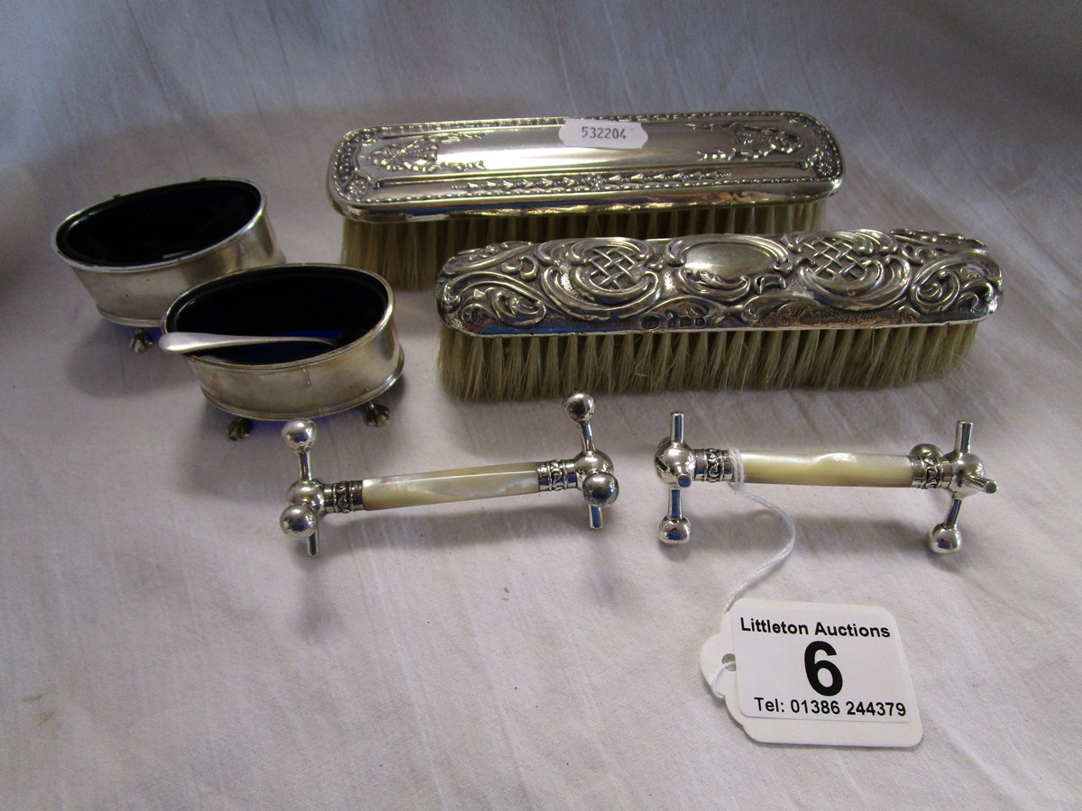 Silver salts, knife rest & silver mounted brushes