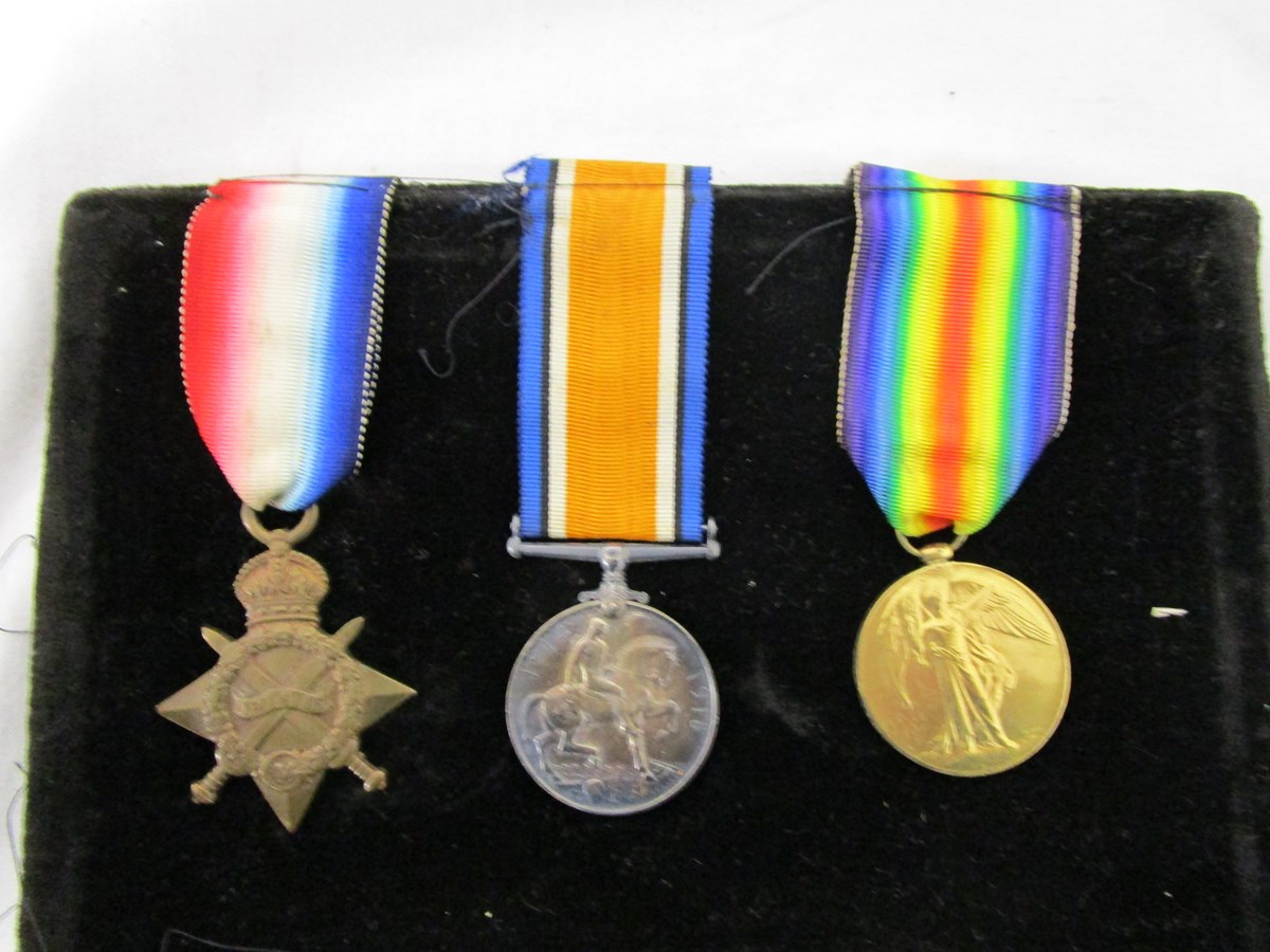 WWI medals with provenance to include photos, jacket buttons etc - 2 brothers - Image 4 of 14