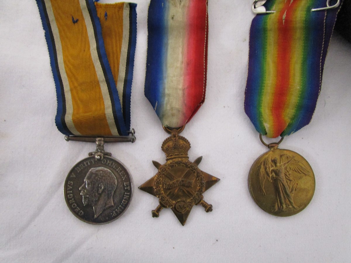 WWI medals with provenance to include photos, jacket buttons etc - 2 brothers - Image 5 of 14