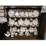 Large Royal Albert dinner service - Old Country Roses