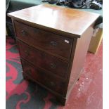 Small Victorian mahogany chest of 3 drawers on bracket feet