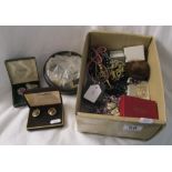 Box of costume jewellery & oddments