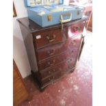 Mahogany serpentine chest of 5 drawers