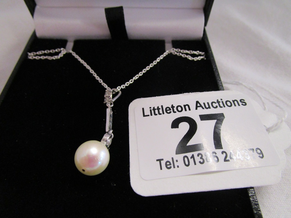 18ct, platinum and pearl pendant on silver chain