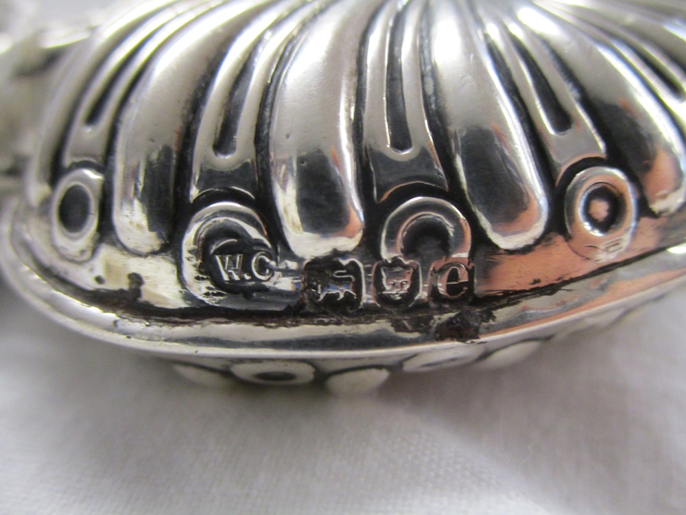 Decorative silver hallmarked heart shaped perfume flask - Image 3 of 3