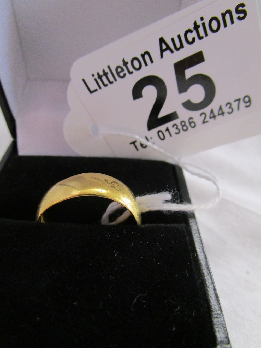 22ct gold band - Approx 5g