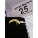 22ct gold band - Approx 5g