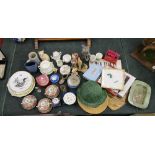 Good parcel of collectables to include ceramics