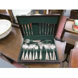 Cased canteen of cutlery