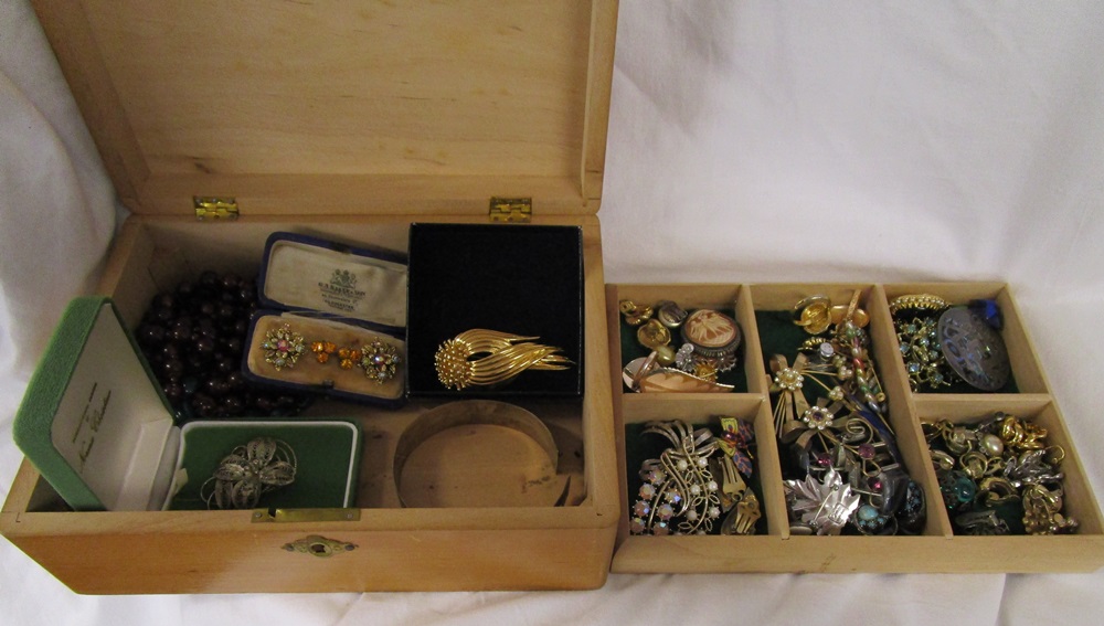 3 boxes of costume jewellery