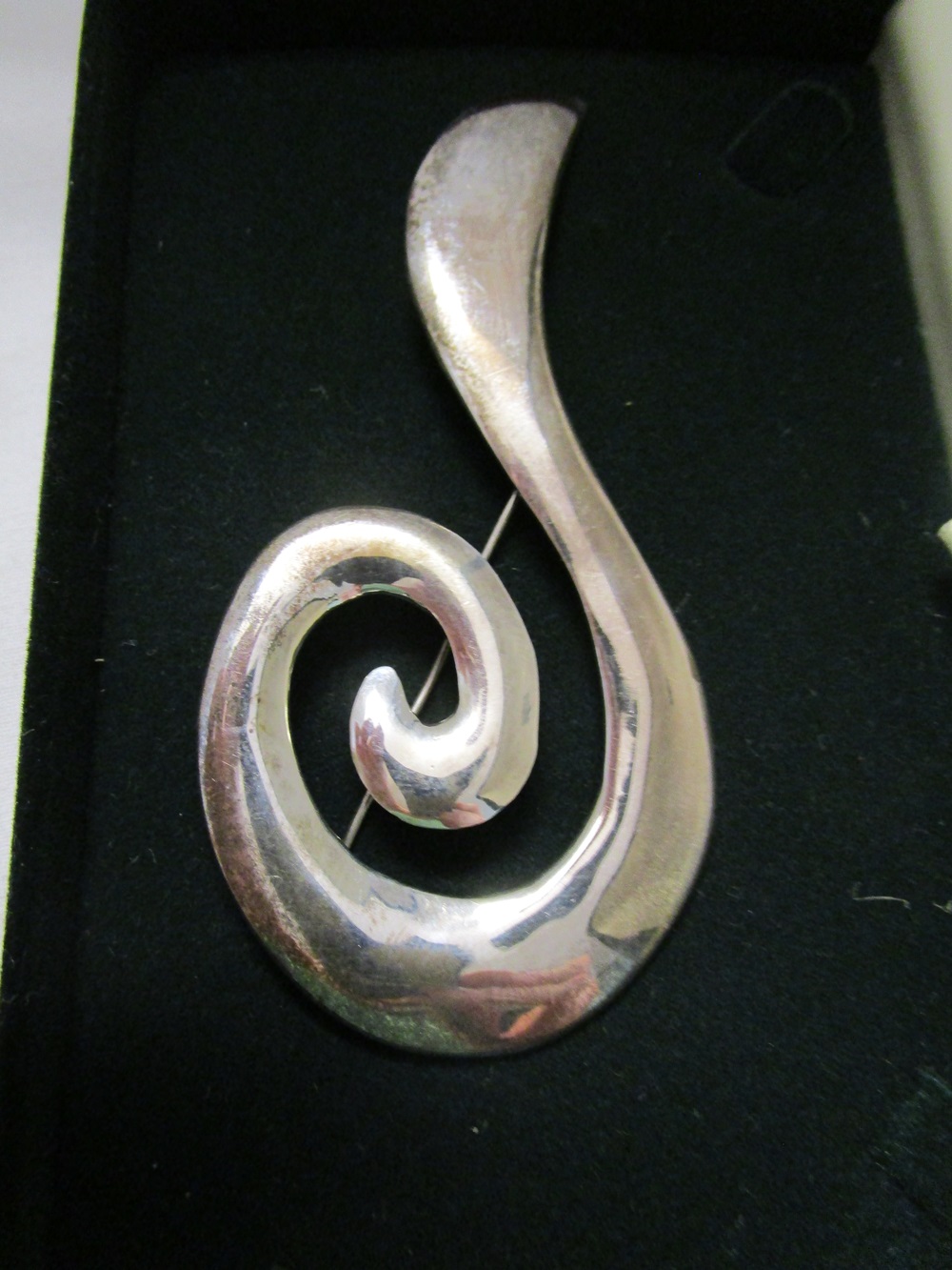 Silver dolphin bangle & brooch - Image 2 of 3