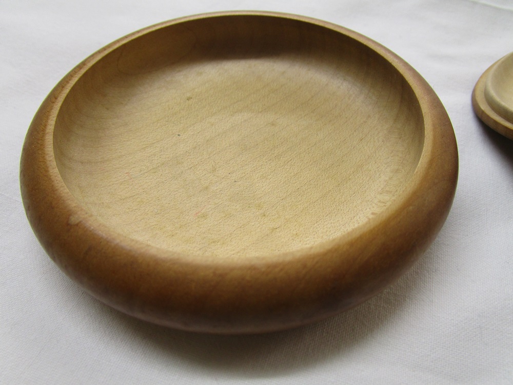 Small treen pin dish with cover by Gordon Russell (Made by Mr Ronald Pepper) - Image 6 of 6