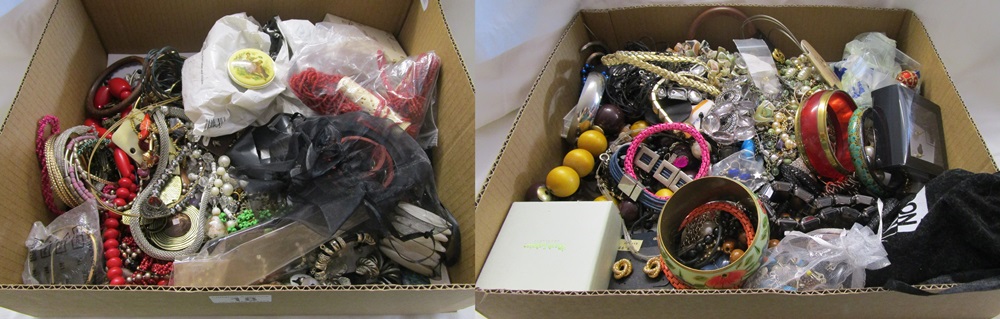 2 boxes of costume jewellery