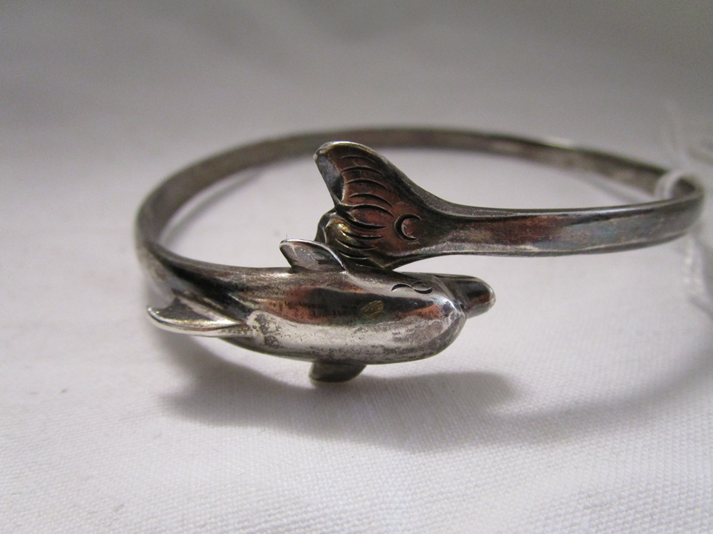 Silver dolphin bangle & brooch - Image 3 of 3