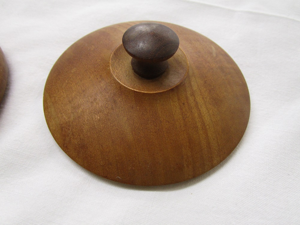 Small treen pin dish with cover by Gordon Russell (Made by Mr Ronald Pepper) - Image 3 of 6