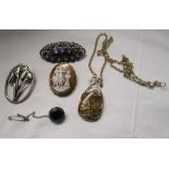 Jewellery to include cameo brooch, moss agate pendant etc