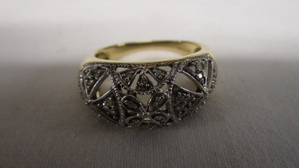 Gold diamond set ring