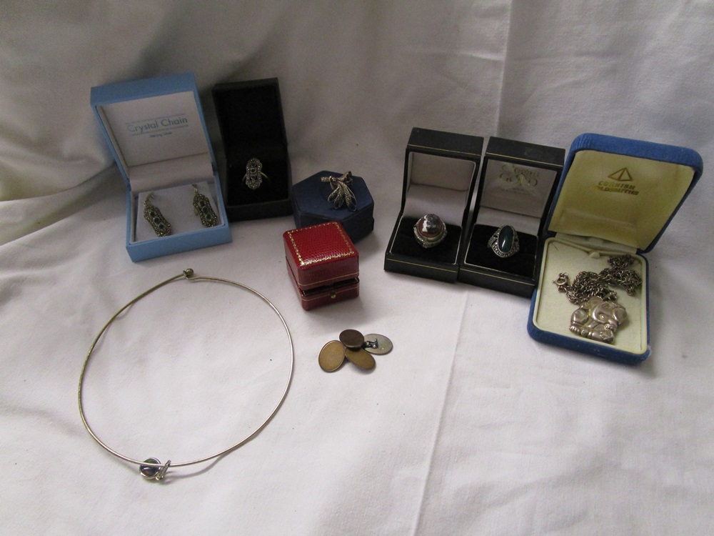 Box of assorted silver jewellery