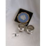 2 silver napkin rings and Wedgwood compact