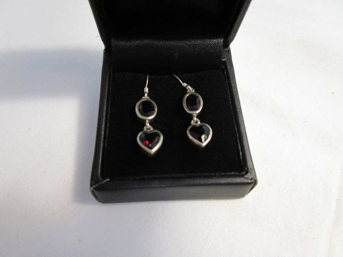 Silver & garnet drop set earrings