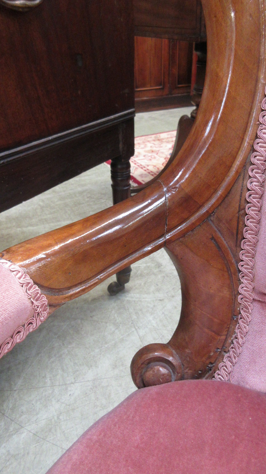 A Victorian walnut salon chair upholstered in a cut pink button backed fabric on carved cabriole - Image 4 of 5