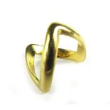 An 18ct yellow gold ring of V-shaped design, ring size approximately J, 4.